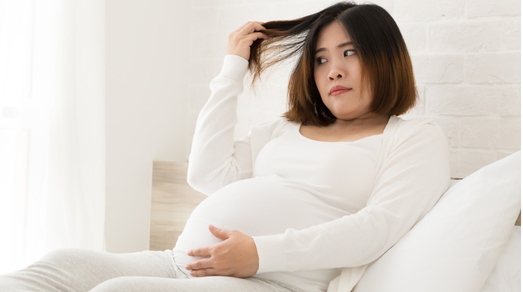 Ditt hår kan förändras rejält under graviditeten. Den som har haft lockigt hår kan plötsligt få rakt, och tvärt om. Illustrationsfoto: iStock